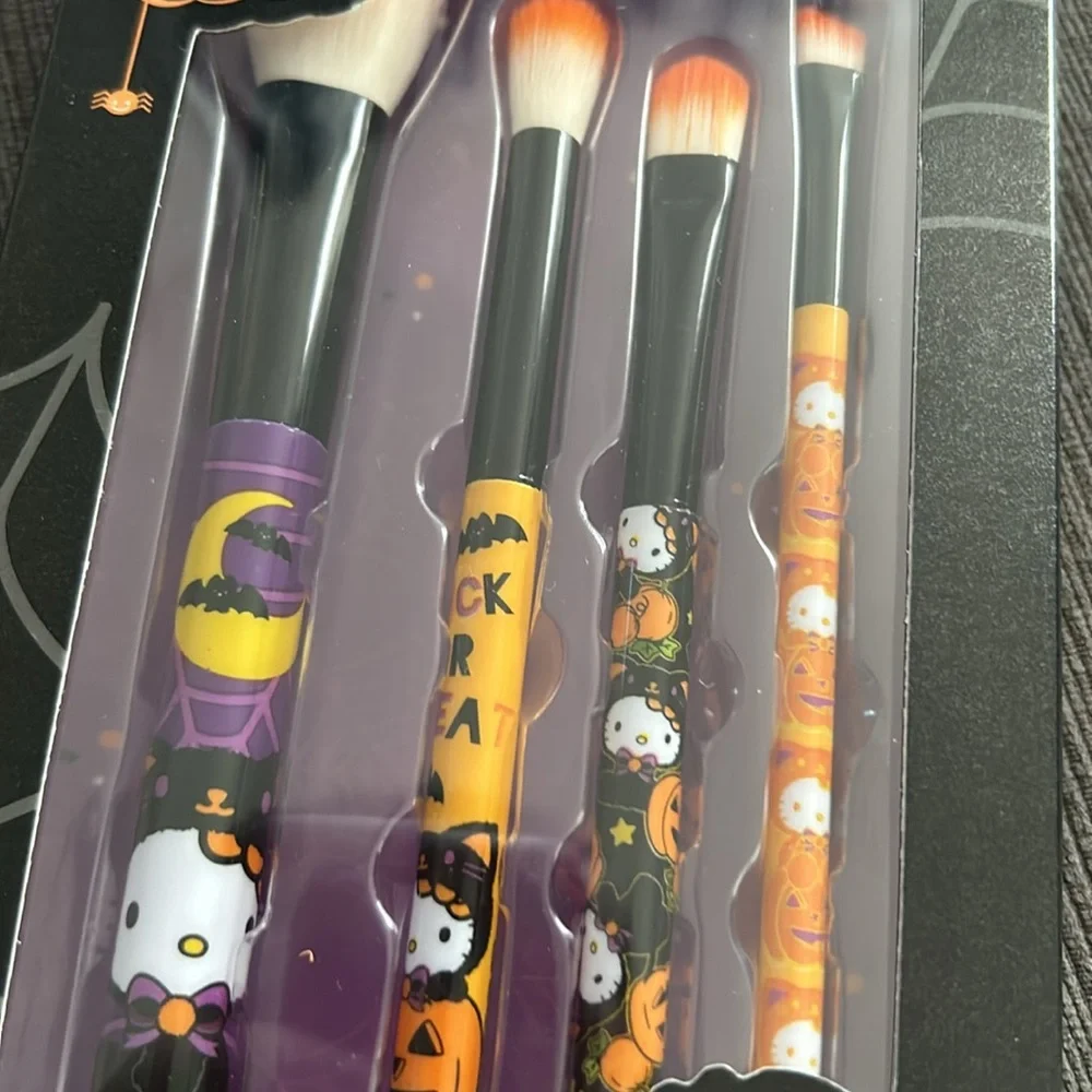 Hello Kitty Makeup Brush Set